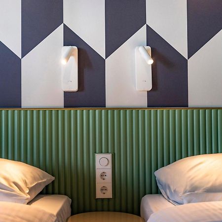 Tourist Inn Hotel Amszterdam Kültér fotó