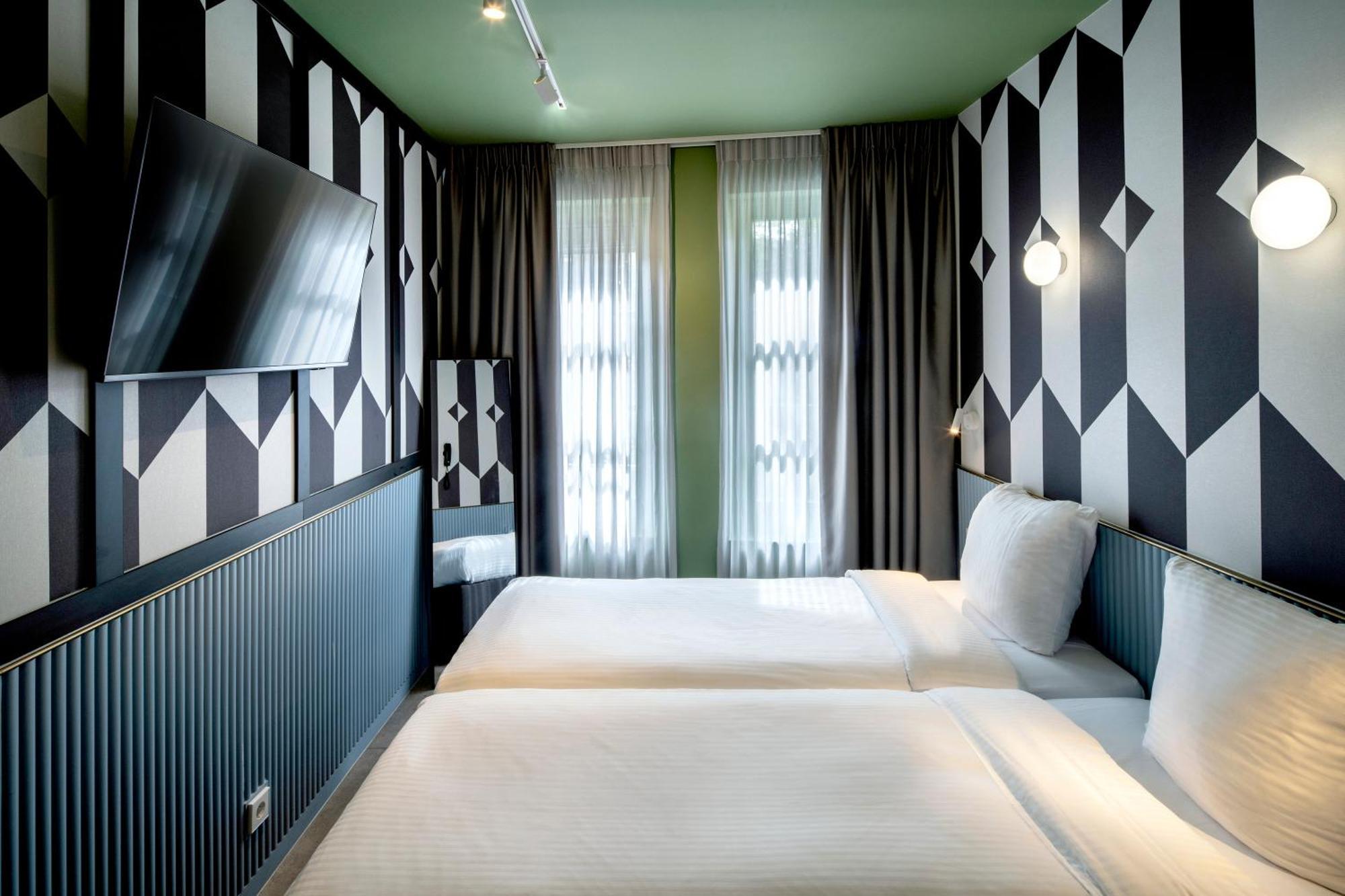 Tourist Inn Hotel Amszterdam Kültér fotó