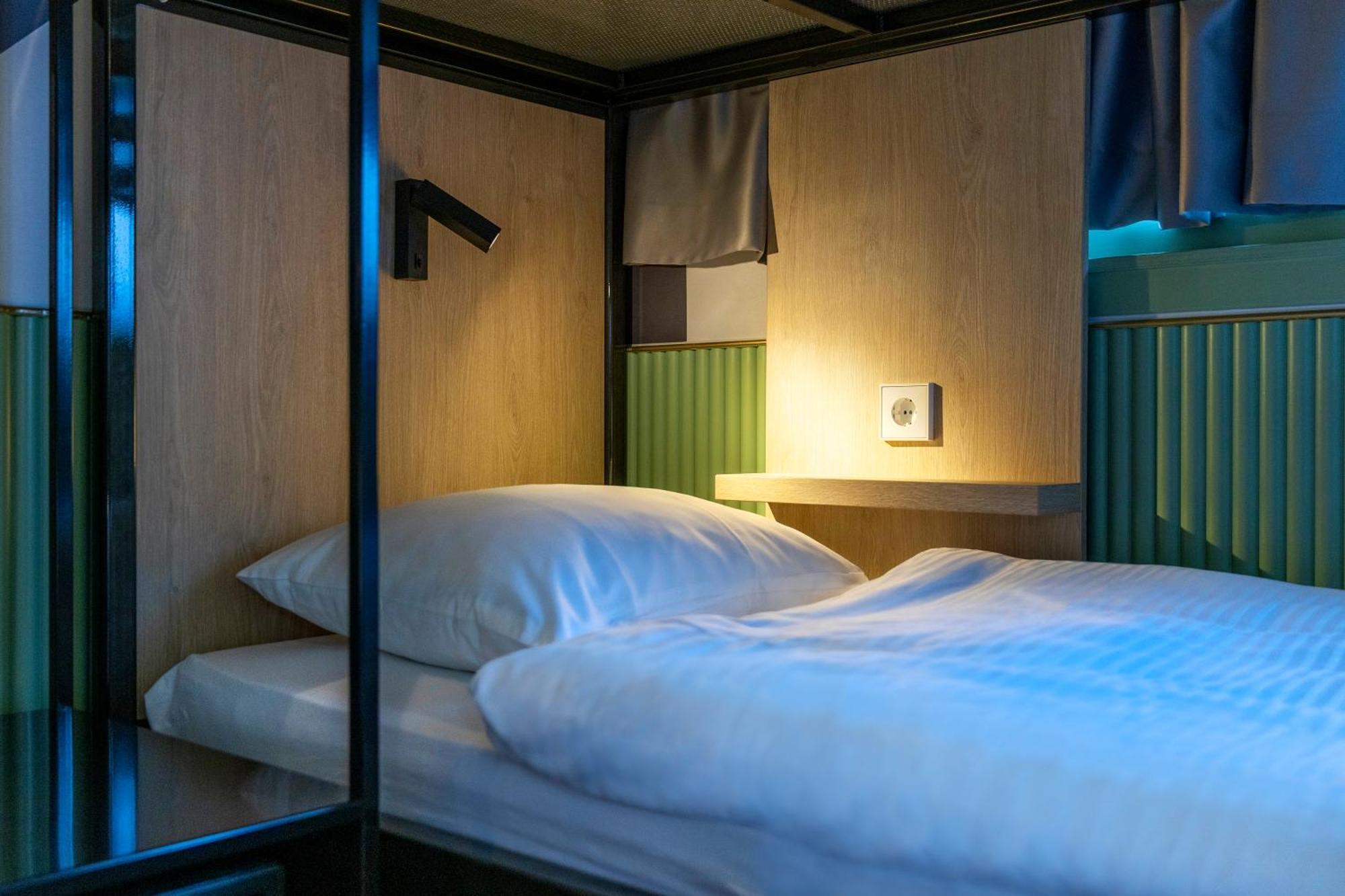 Tourist Inn Hotel Amszterdam Kültér fotó
