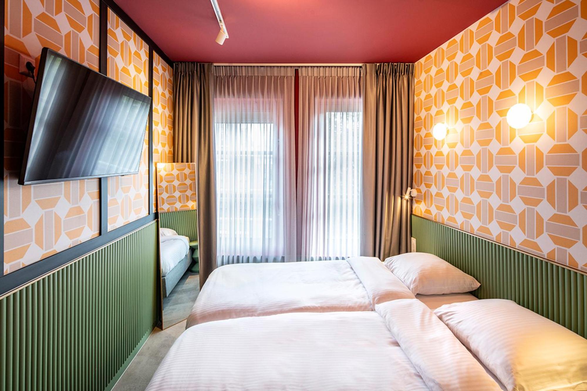 Tourist Inn Hotel Amszterdam Kültér fotó