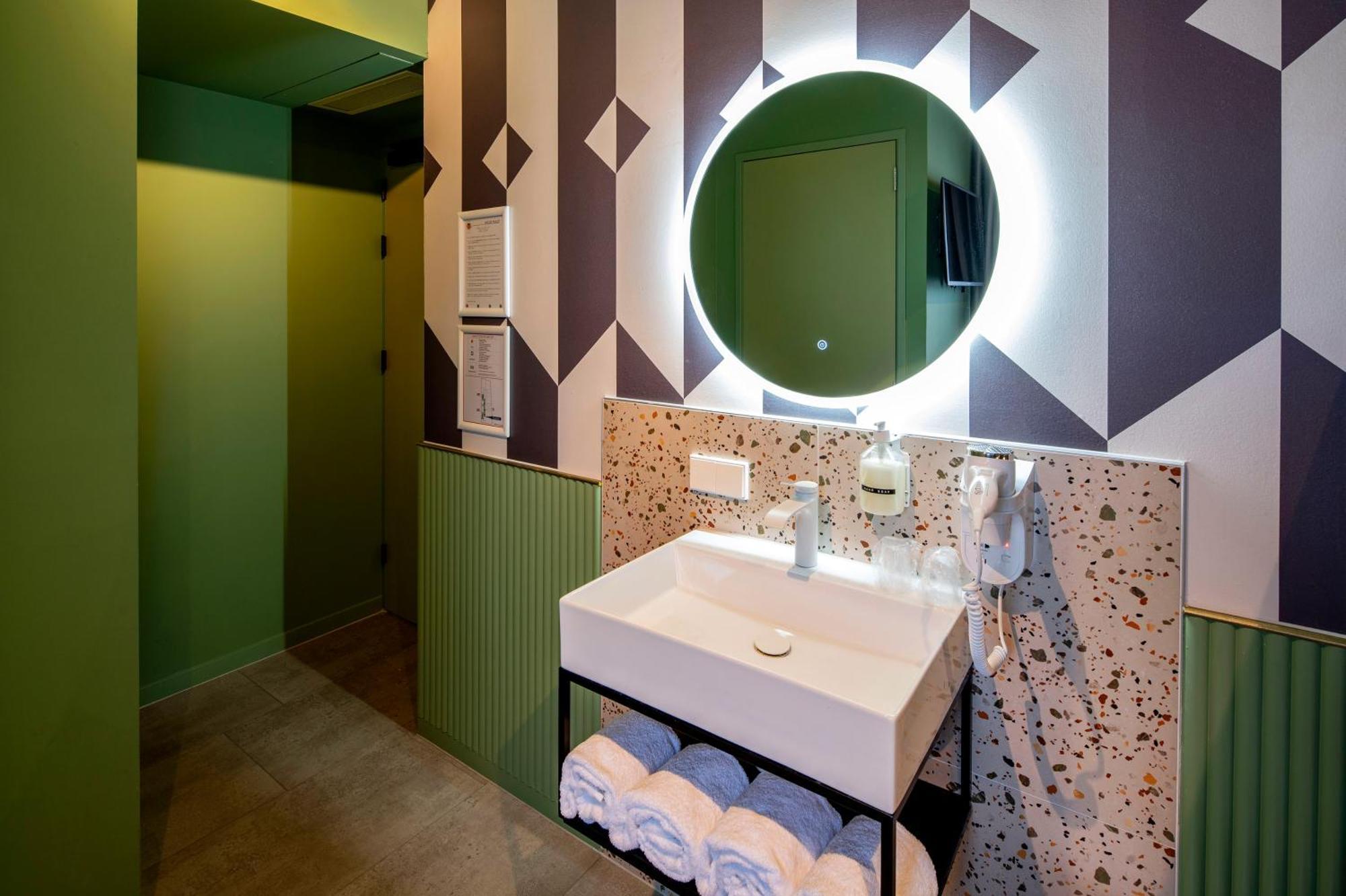 Tourist Inn Hotel Amszterdam Kültér fotó