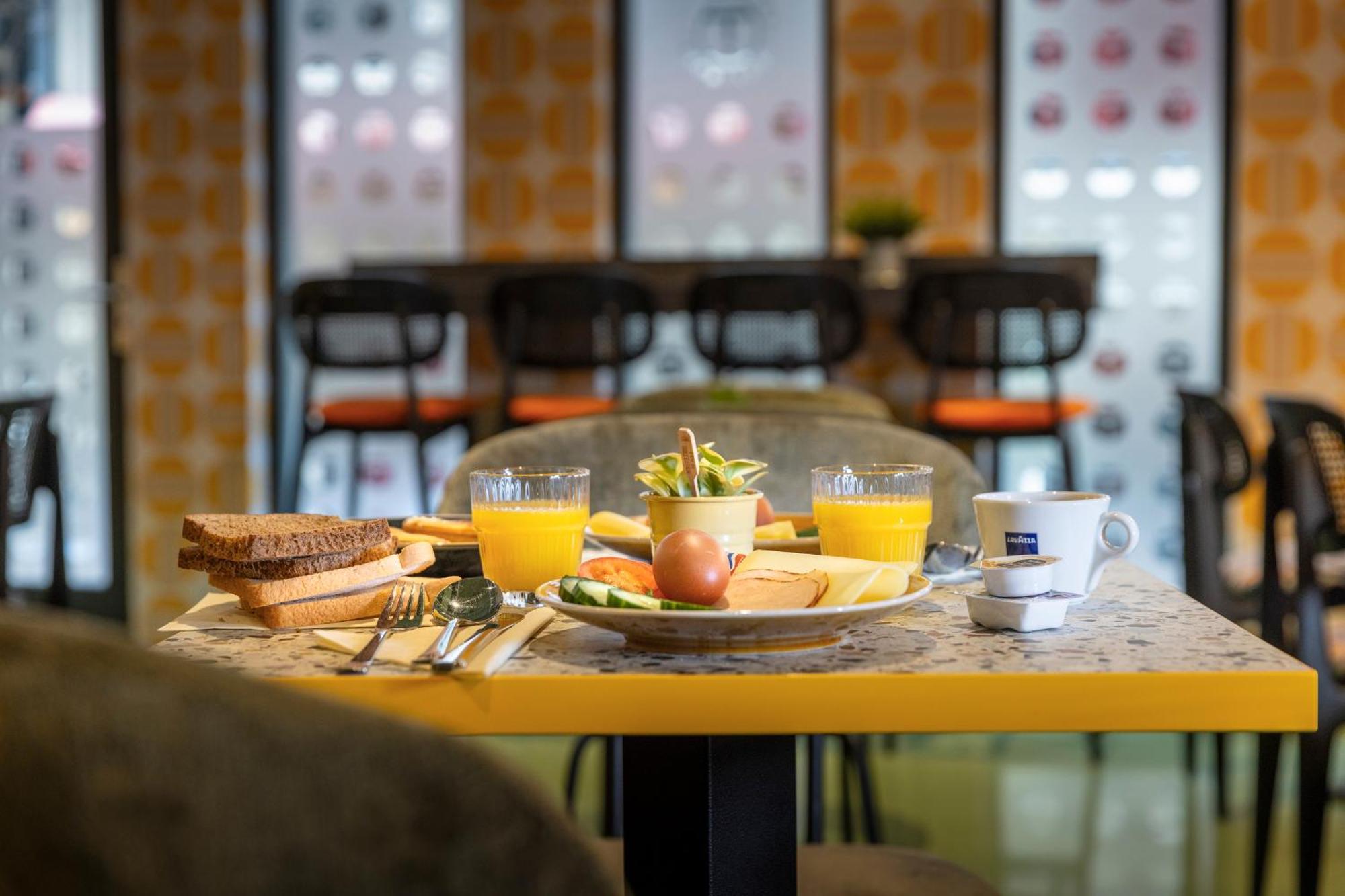 Tourist Inn Hotel Amszterdam Kültér fotó